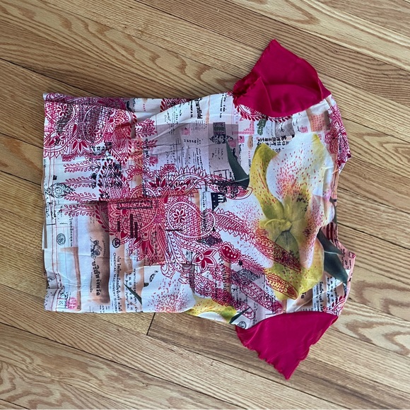 Lovely designer t shirt from Macau- nouveau art - red nylon liner with overlay - Picture 2 of 6